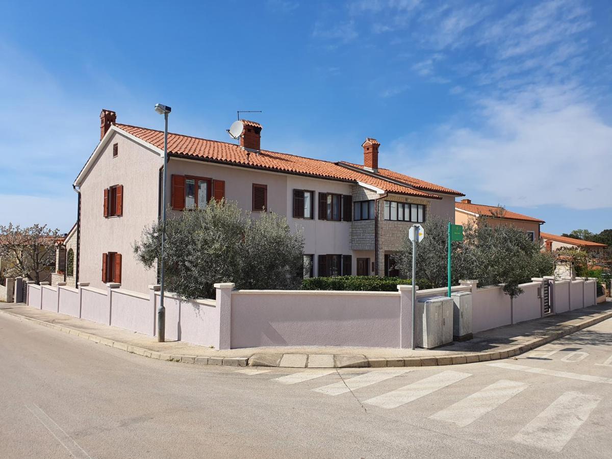 Apartments Luciana & Helena Pula Luaran gambar